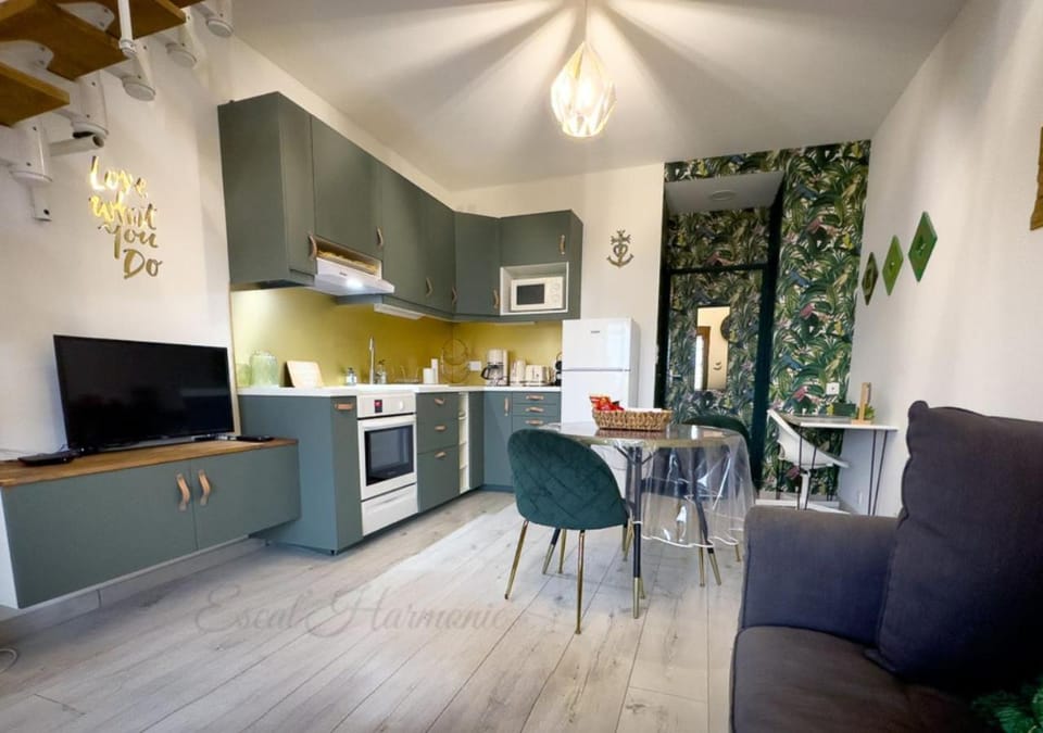 Living room, kitchen