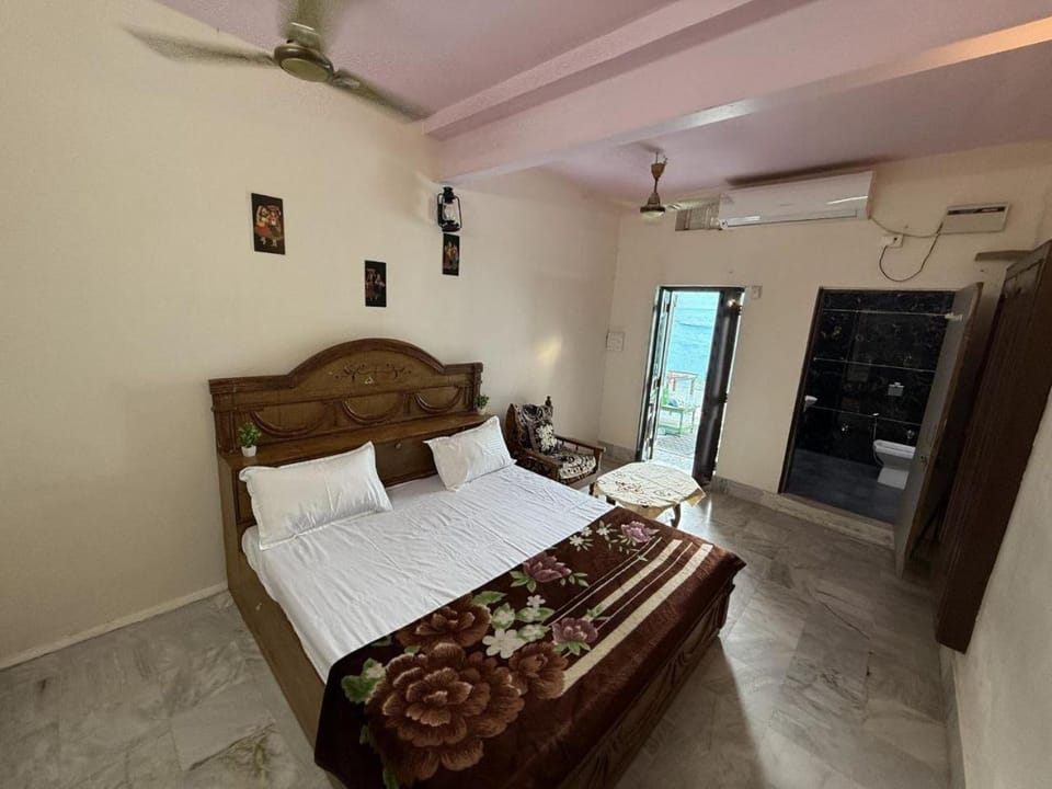 Bed, Photo of the whole room, Bedroom, air conditioner