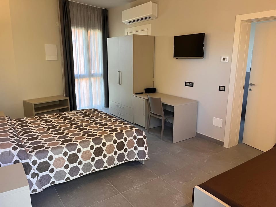 Bed, TV and multimedia, Bedroom, wardrobe, air conditioner