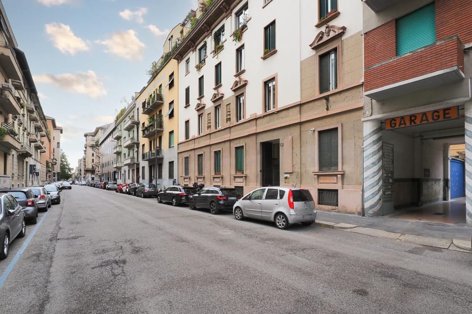 Neighbourhood, Street view