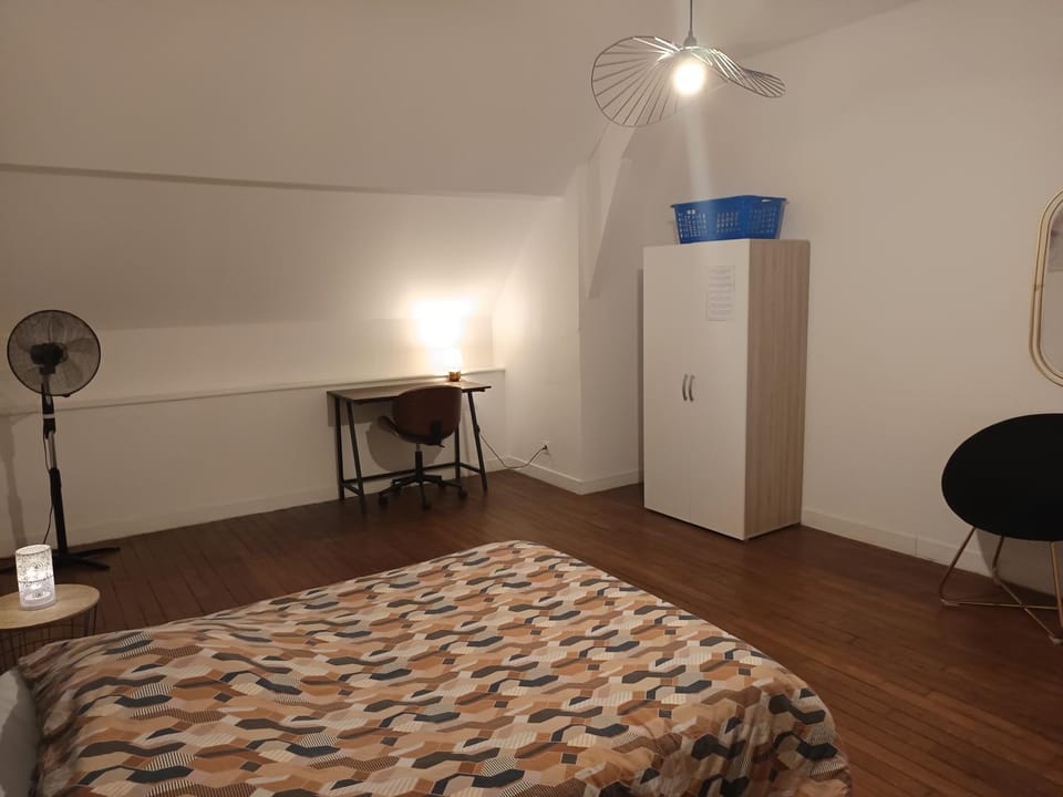 Bed, Photo of the whole room, Bedroom