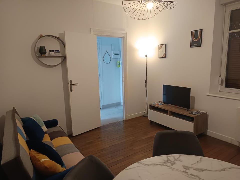 TV and multimedia, Living room, Seating area