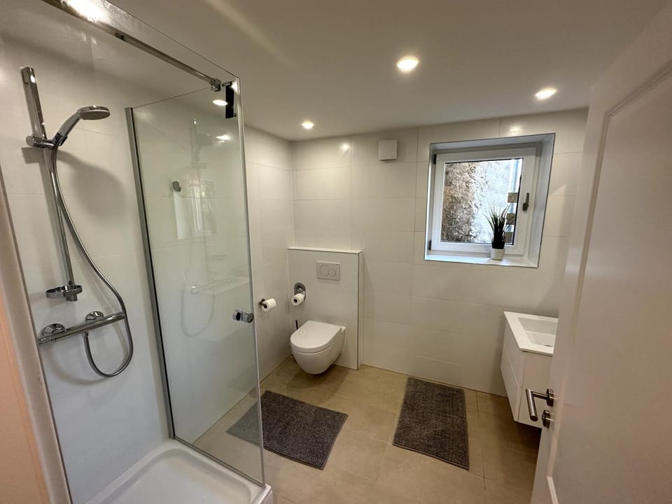 Helfant Luxembourg Deluxe Double Room 3 Hostel in Trier-Saarburg
