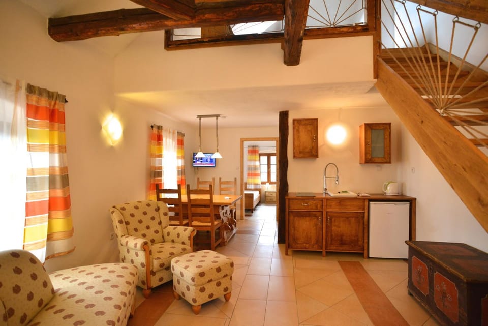 TV and multimedia, Kitchen or kitchenette, Living room, Dining area