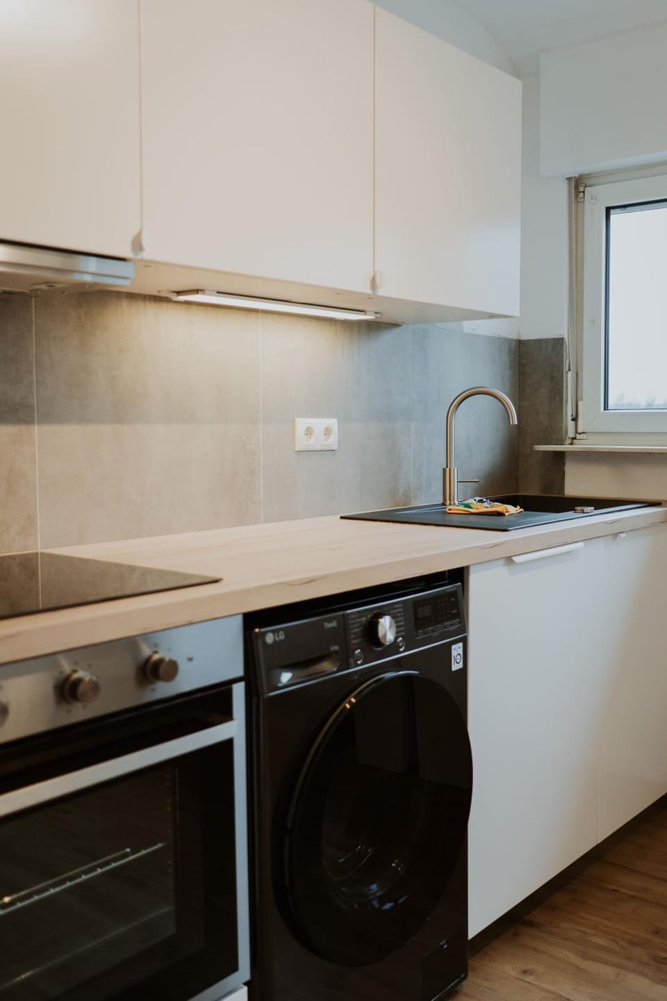 Kitchen or kitchenette, dishwasher, stove, washing machine