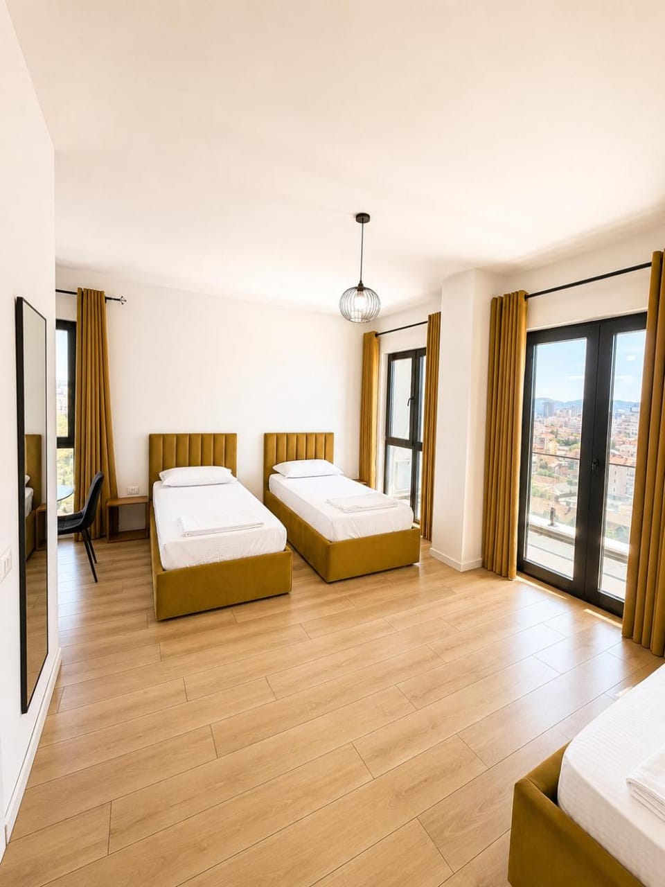 Shower, Toilet, Property building, Bed, Coffee/tea facilities, Bedroom, Guests