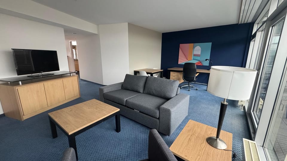 Communal lounge/ TV room, TV and multimedia, Living room, Seating area