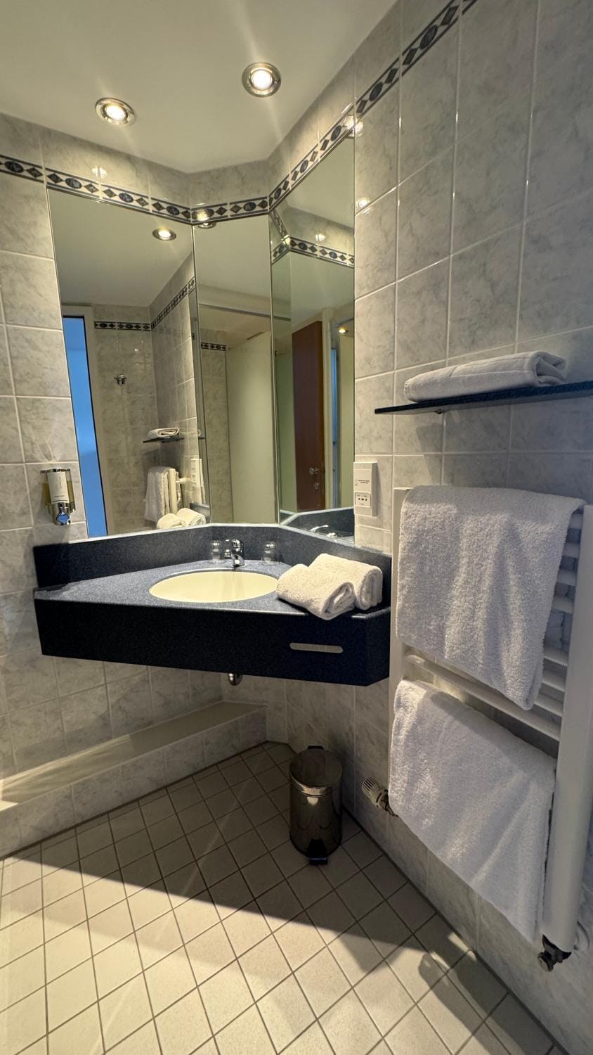 Bathroom, towels