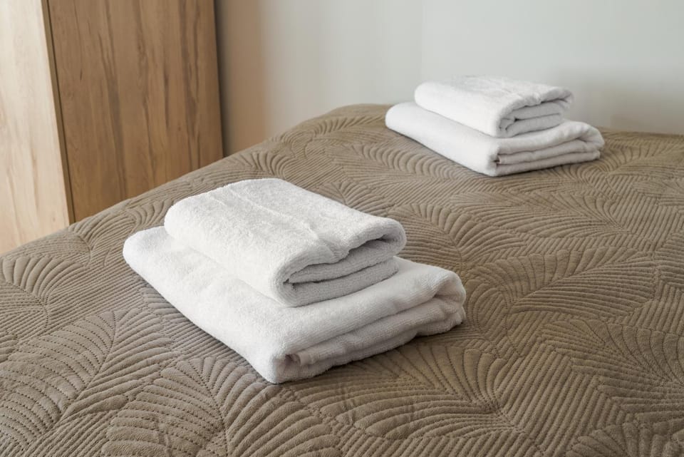 Bed, Photo of the whole room, Bedroom, towels