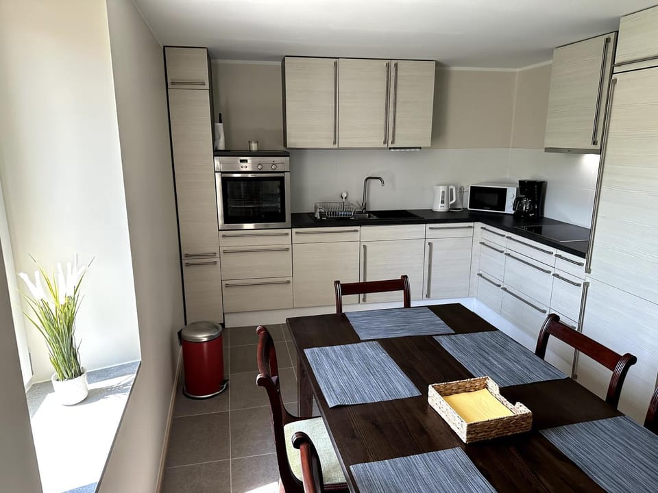 Helfant Luxembourg Deluxe Triple Room 6 Hostel in Trier-Saarburg