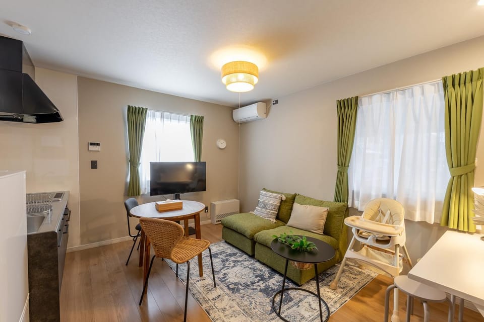 TV and multimedia, Kitchen or kitchenette, Living room, Diving, air conditioner