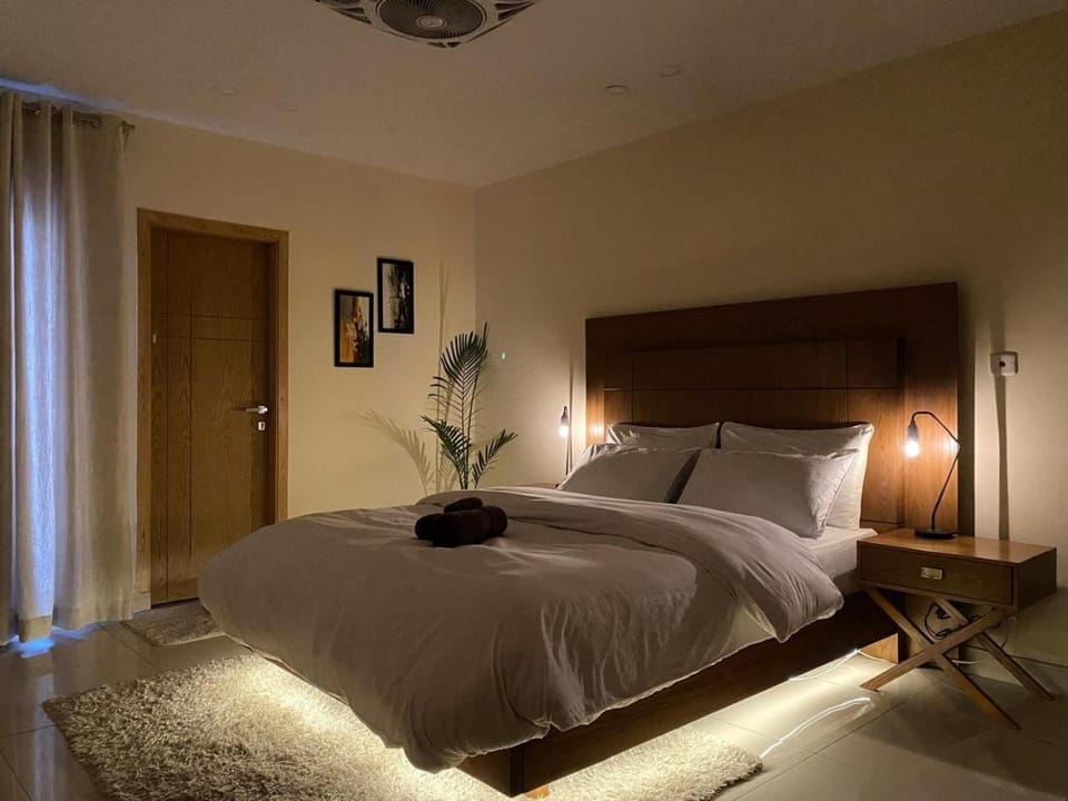 The Skyluxe Designer Suite with Rooftop Pool Apartment in Islamabad
