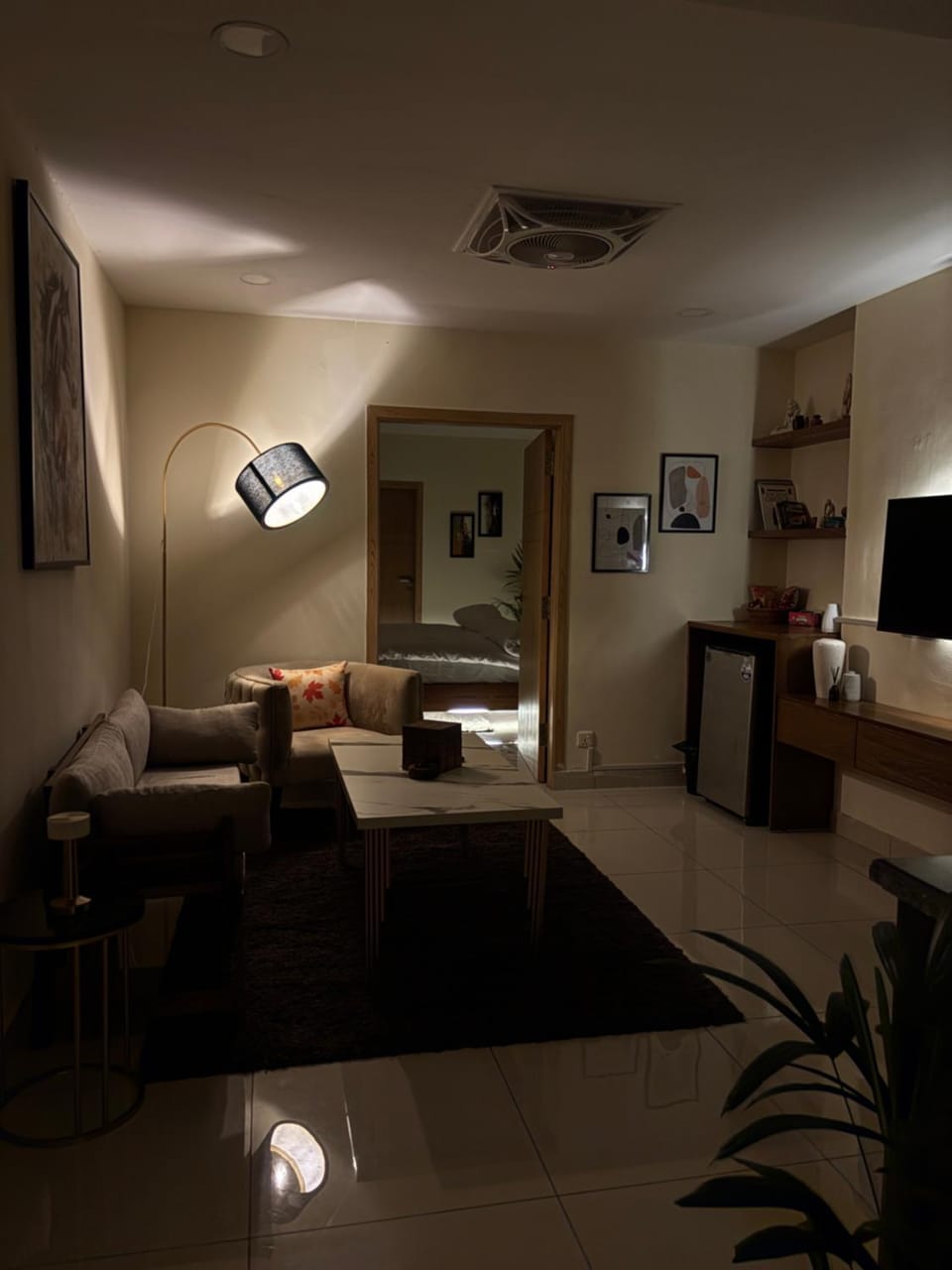 TV and multimedia, Living room, Photo of the whole room, Seating area, Evening entertainment