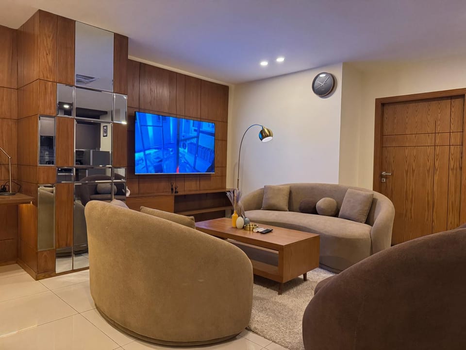 The Skyluxe Designer Suite with Rooftop Pool Apartment in Islamabad
