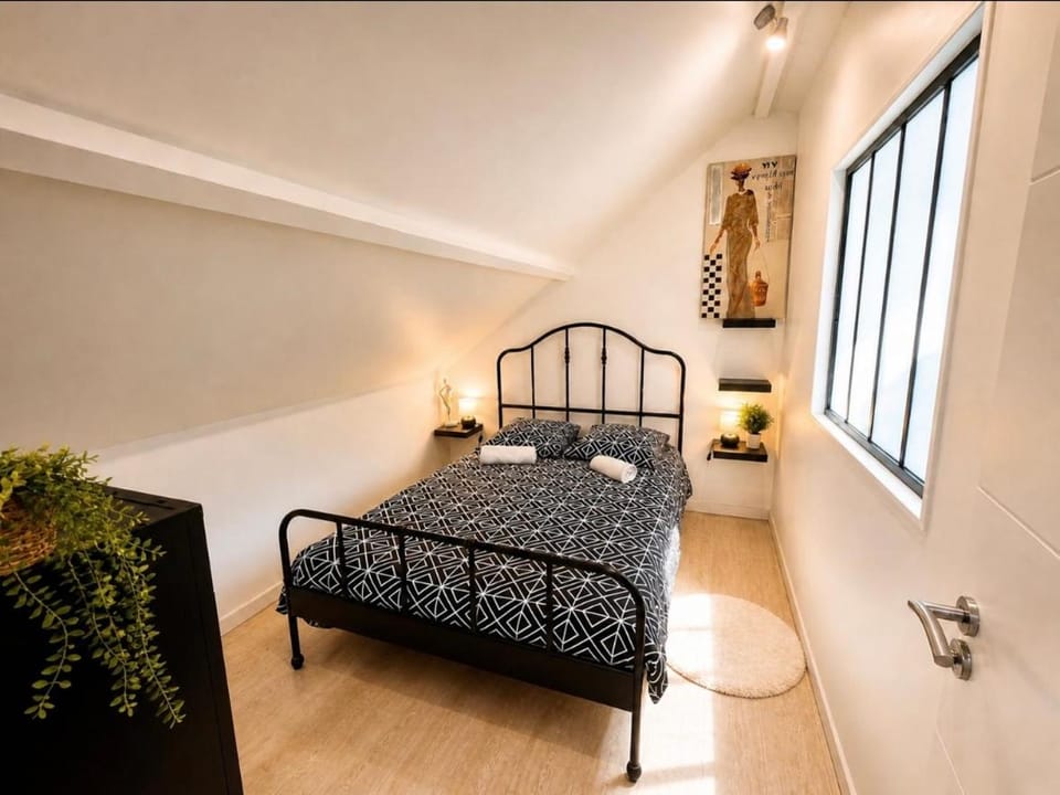 L'Escapade - PARIS 20 min - DISNEY 25 min - GARE 3 min à pied - PARKING - Confortable & Moderne - Free WIFI Apartment in Île-de-France