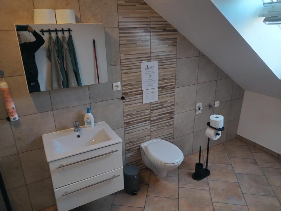 Bathroom, towels