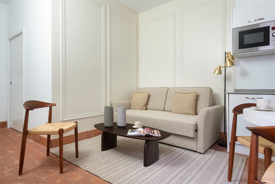 TV and multimedia, Living room, Seating area, Dining area