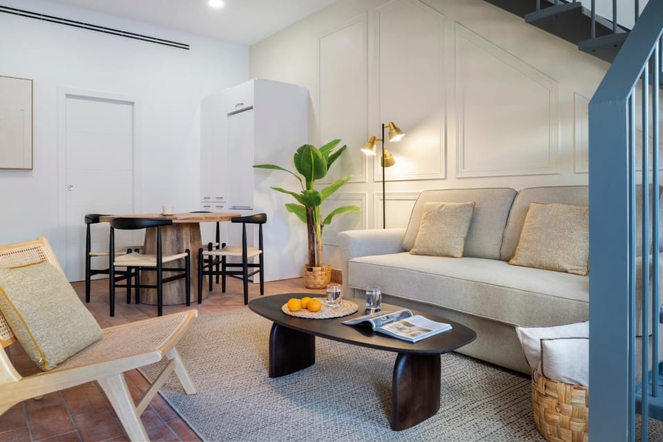 Living room, Seating area, Dining area