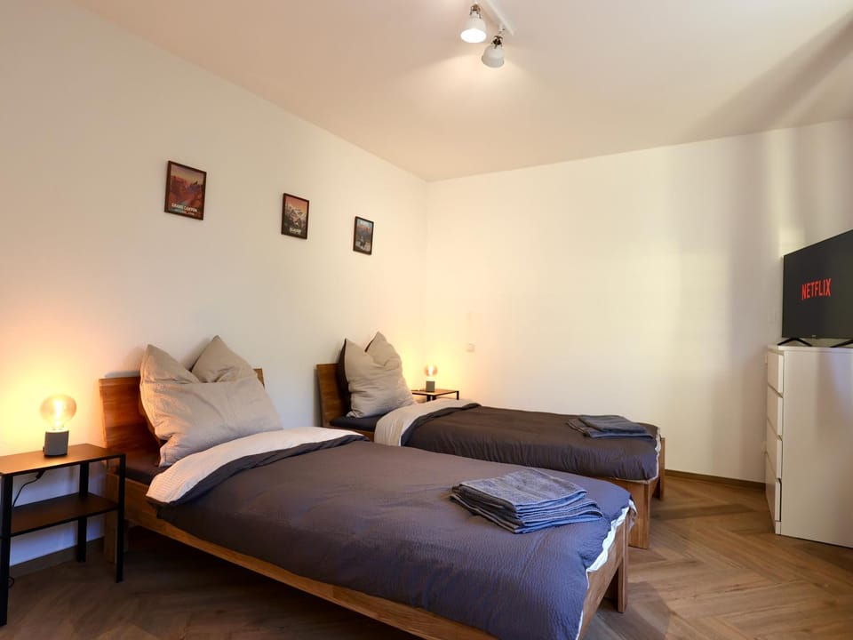 Bed, TV and multimedia, Bedroom, wardrobe