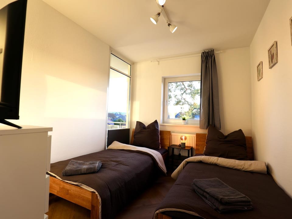 Bed, TV and multimedia, Bedroom, wardrobe