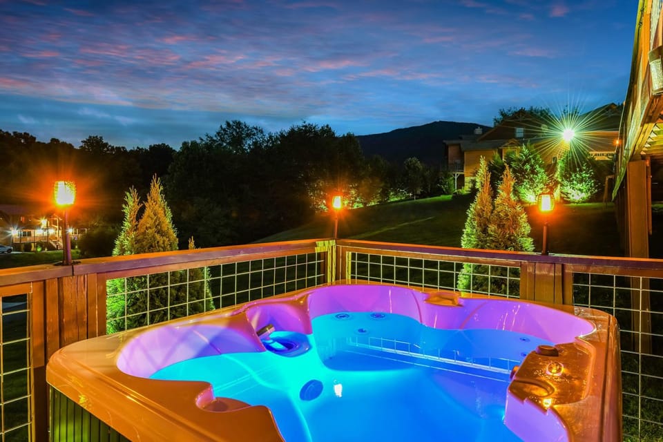 Greystone In The Smokies - Luxury Lodge - Pool House in Sevier County