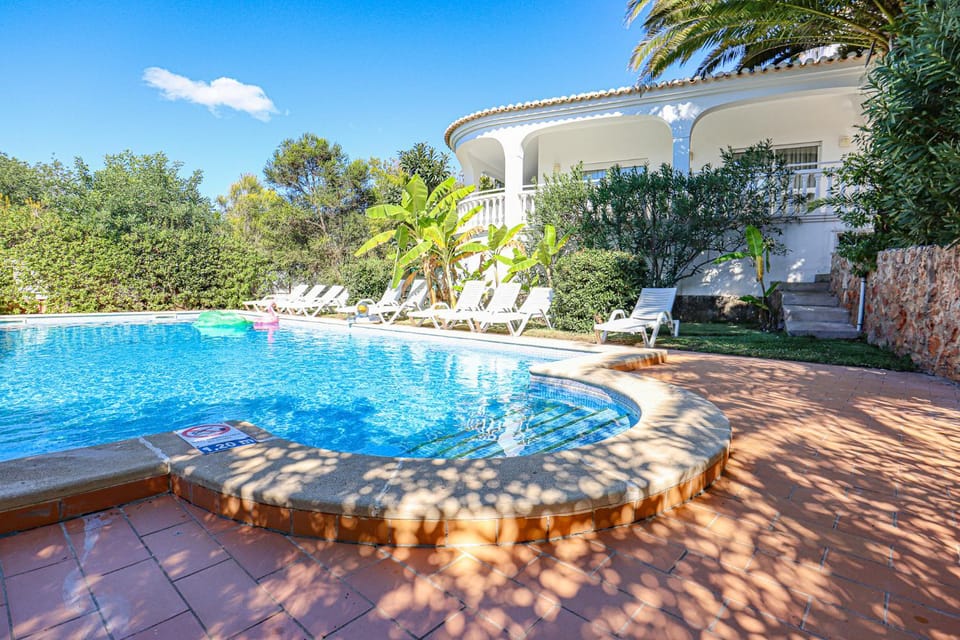 Property building, Natural landscape, Garden, Garden view, Swimming pool, sunbed