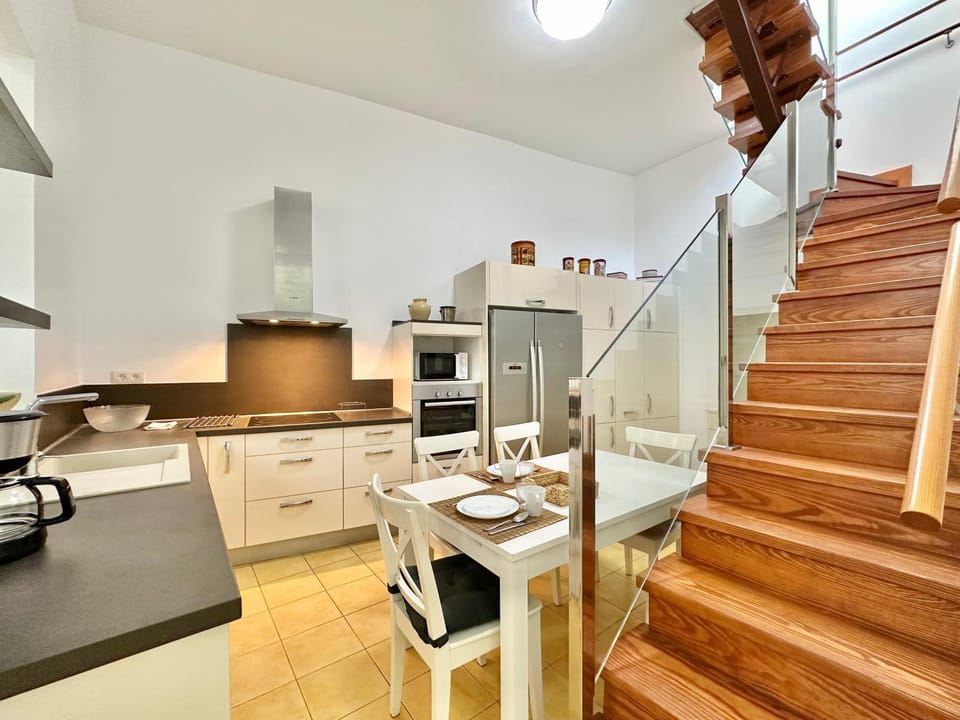 Dining area, kitchen