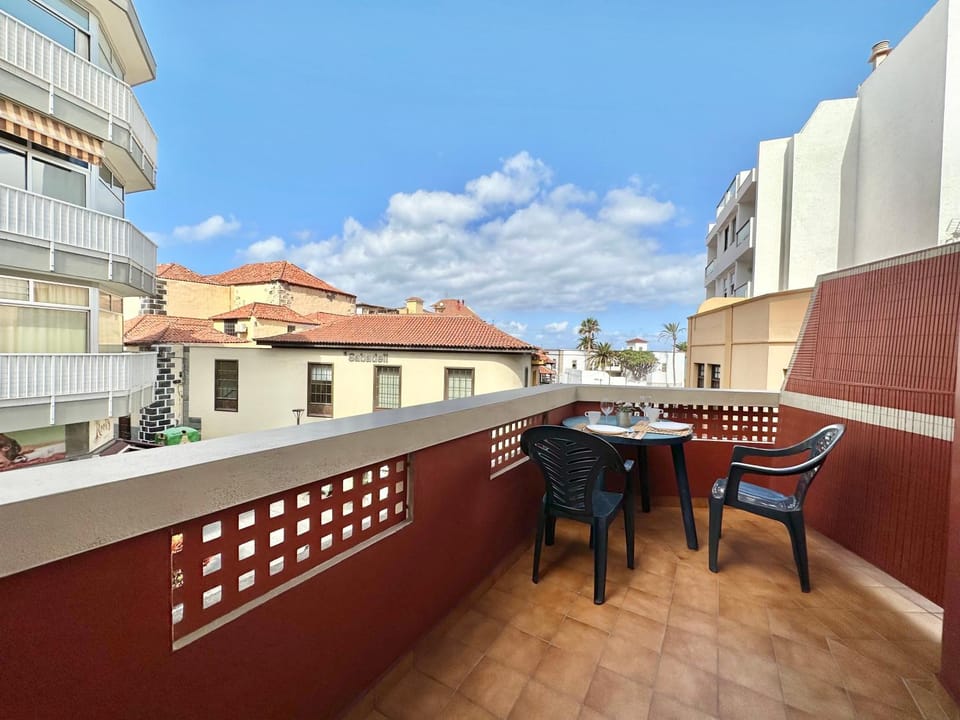 View (from property/room), Balcony/Terrace, Dining area
