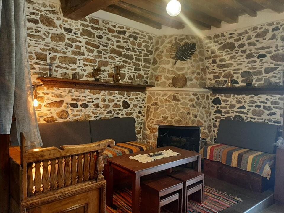 Living room, Seating area, Evening entertainment