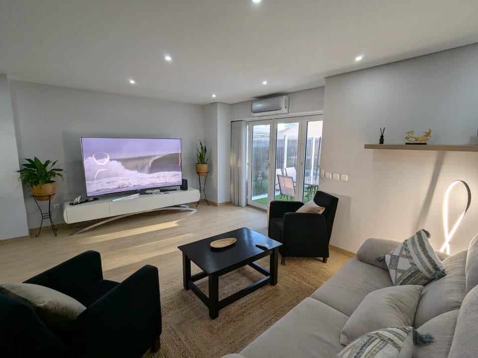 Communal lounge/ TV room, TV and multimedia, Living room