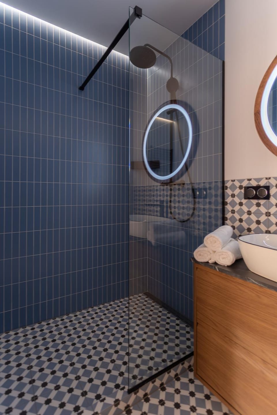Shower, Bathroom, towels