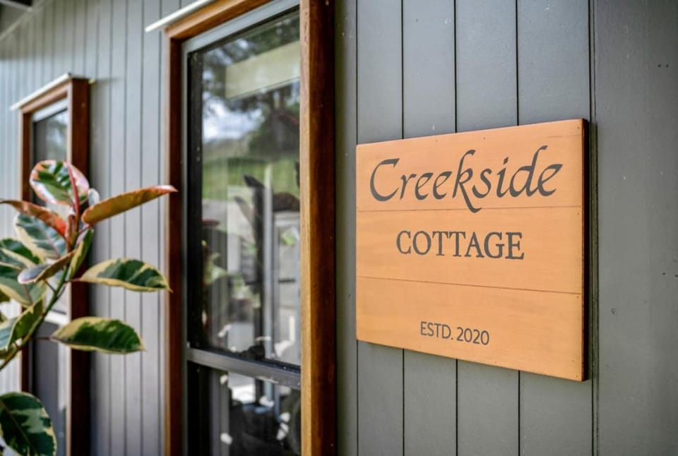 Creekside Cottage, pet friendly w pool House in Queensland