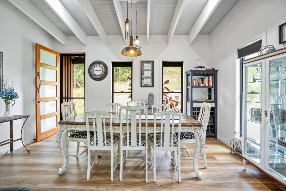 Creekside Cottage, pet friendly w pool House in Queensland