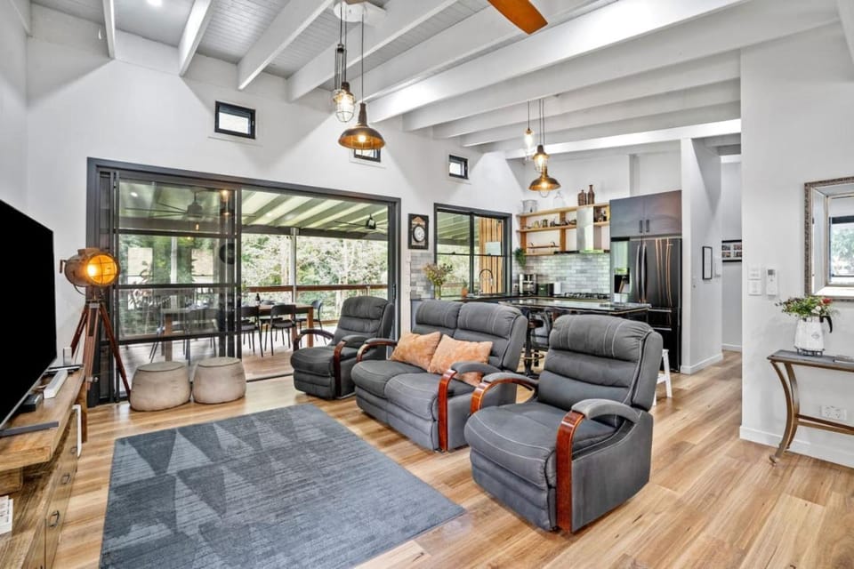 Creekside Cottage, pet friendly w pool House in Queensland