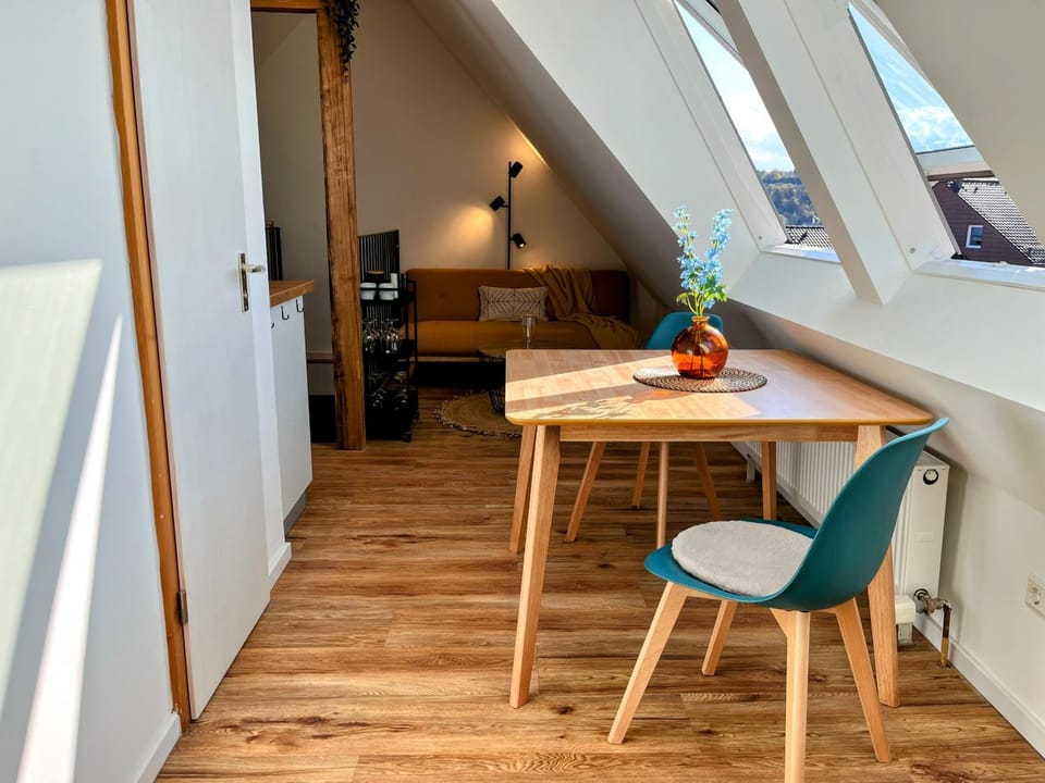 Living room, Seating area, Dining area, heating, internet