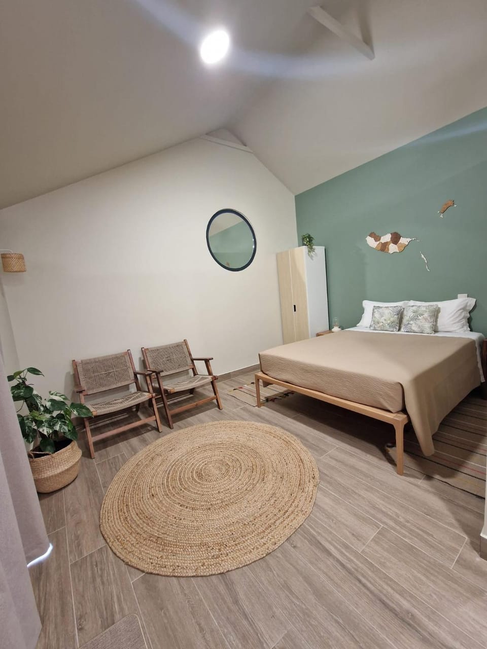 Bed, Living room