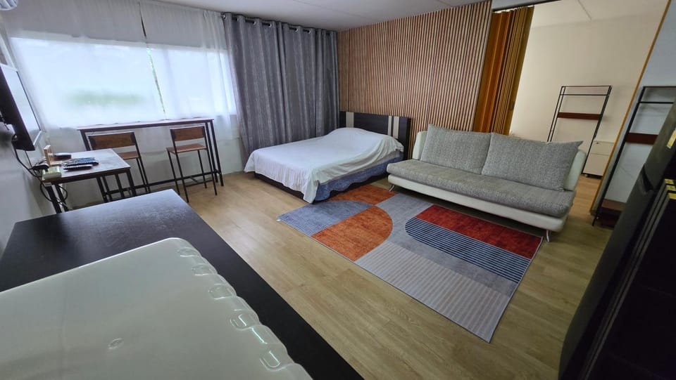 Bed, Living room, Photo of the whole room, Seating area, Bedroom