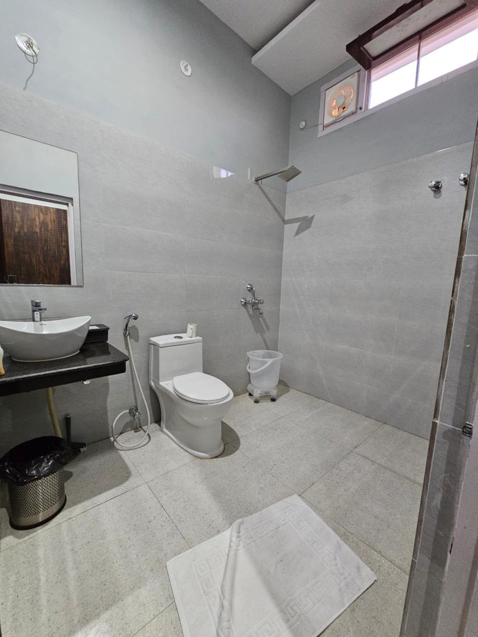 Shower, Toilet, bidet
