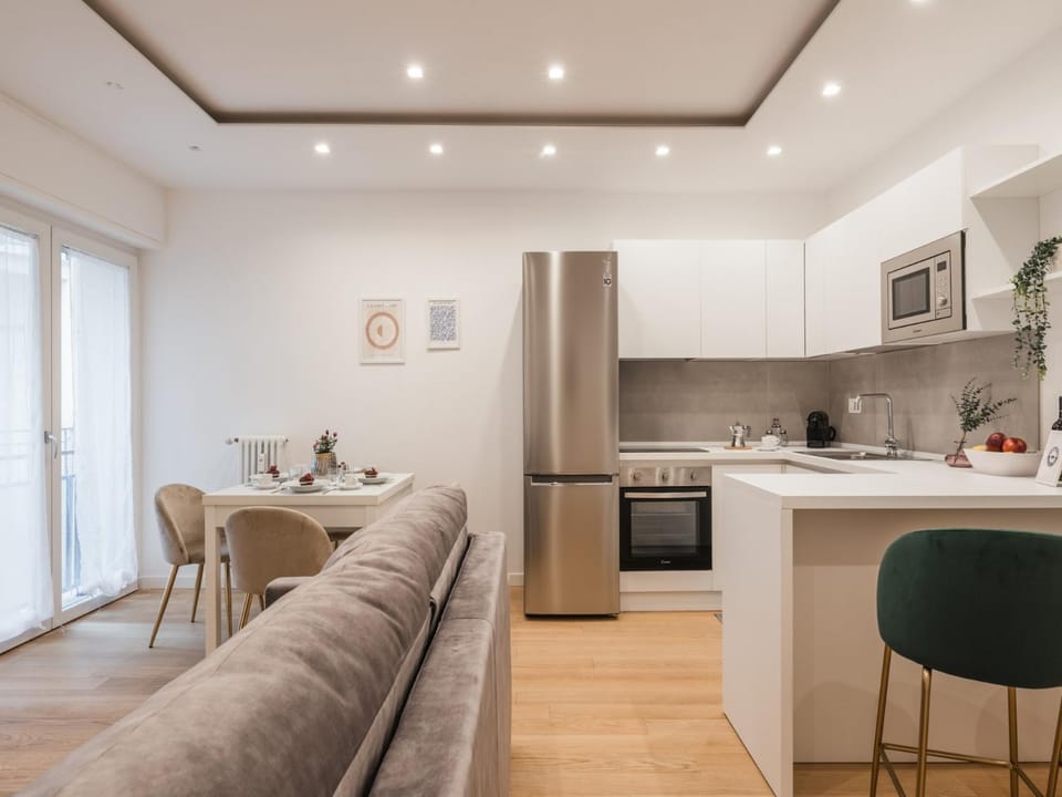 Kitchen or kitchenette, Living room, Seating area, Dining area, dishwasher, oven, stove, toaster