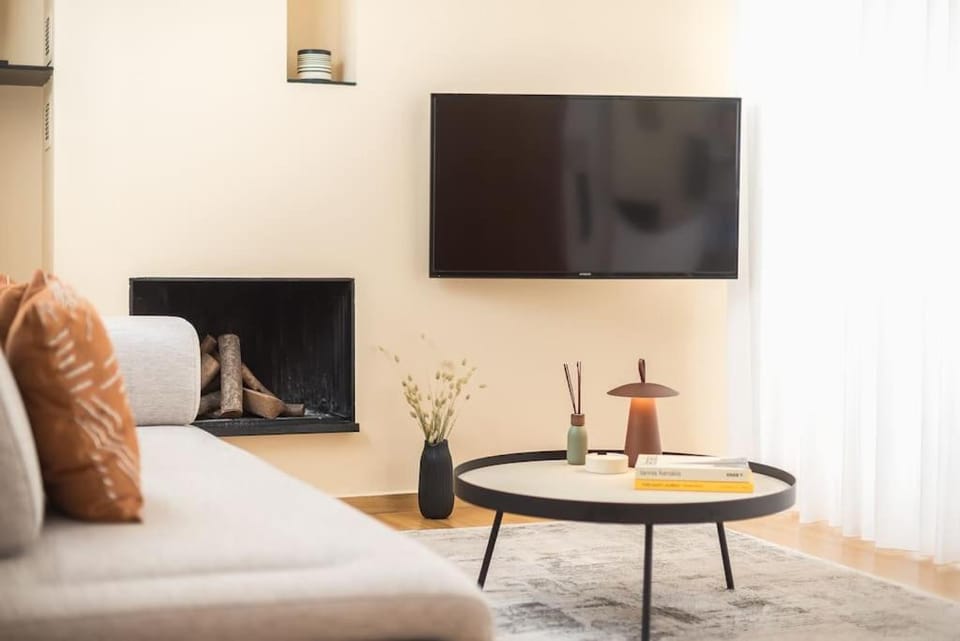 TV and multimedia, Living room, Seating area