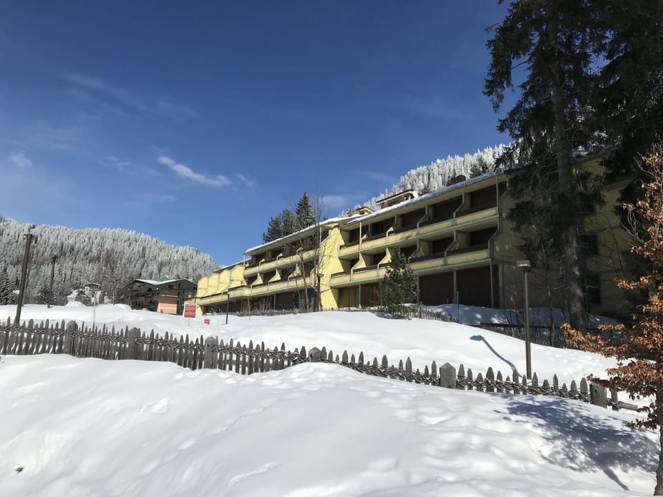 Property building, Facade/entrance, Off site