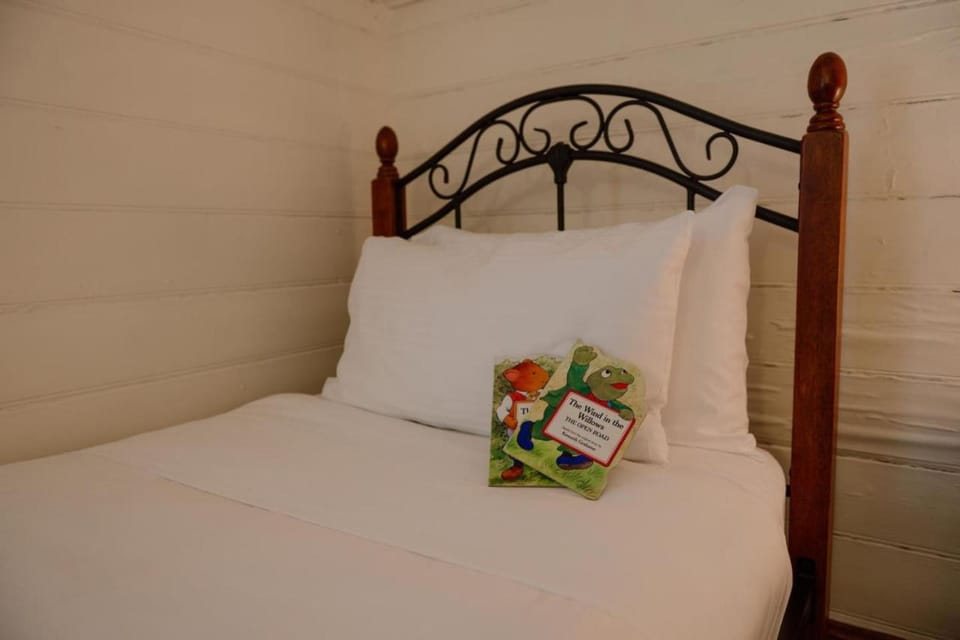 Larsens Cottage 1 - Historic 1880 Home Country House in Mount Victoria