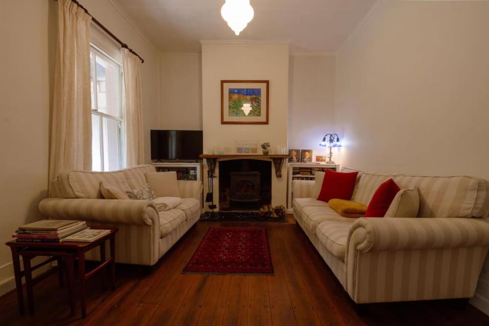 Larsens Cottage 2 - Historic 1880 Home Country House in Mount Victoria