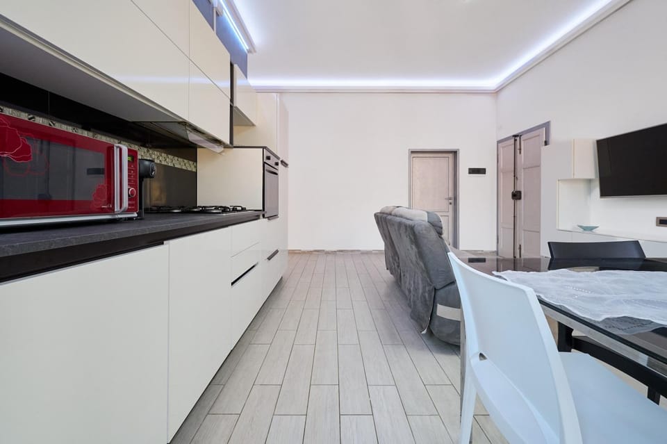 Kitchen or kitchenette, Living room