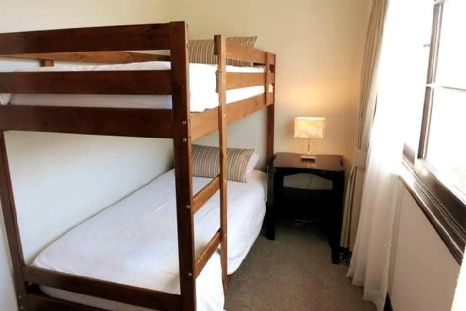 Bedroom, bunk bed