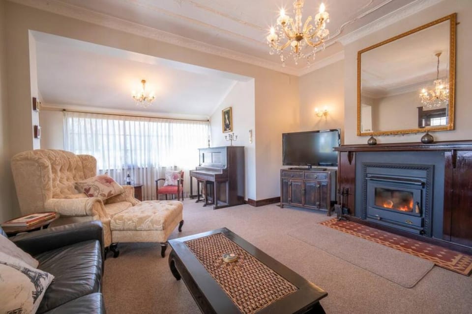 Communal lounge/ TV room, Living room, Evening entertainment