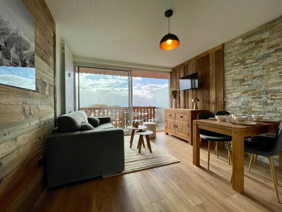 TV and multimedia, Living room, Dining area