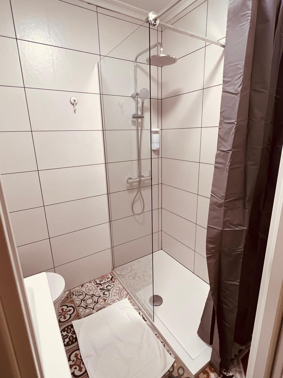 Shower, towels