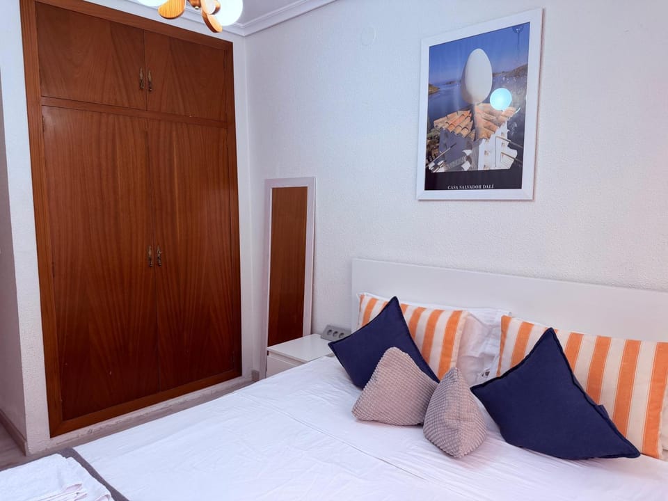 Bedroom, towels, wardrobe