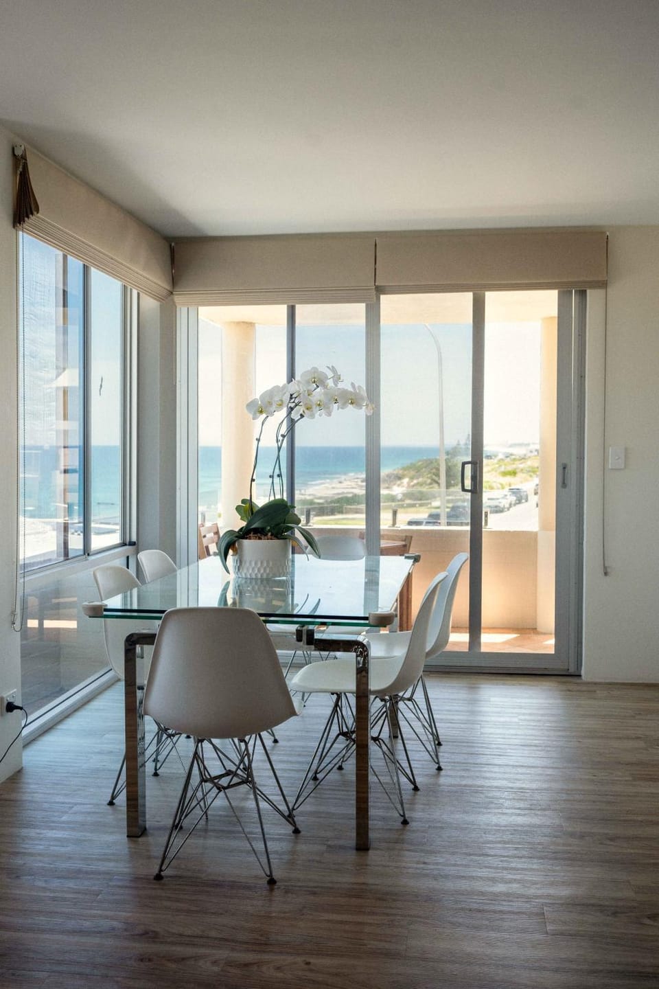 Seating area, Dining area, Sea view
